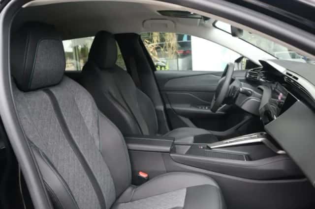 Peugeot 408 (2023) thumbnail 6