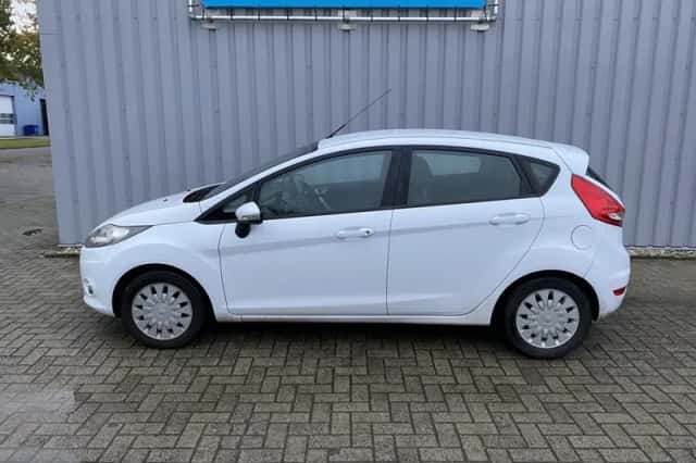 Ford Fiesta (2012) thumbnail 2