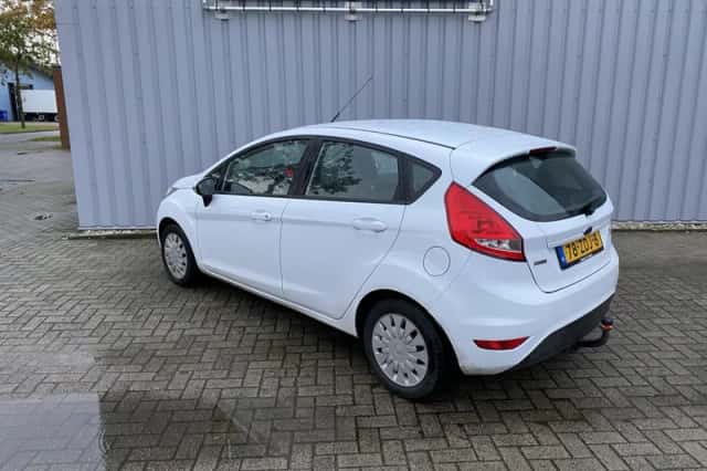 Ford Fiesta (2012) thumbnail 3