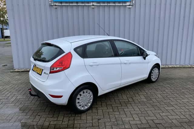 Ford Fiesta (2012) thumbnail 4