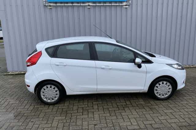 Ford Fiesta (2012) thumbnail 5