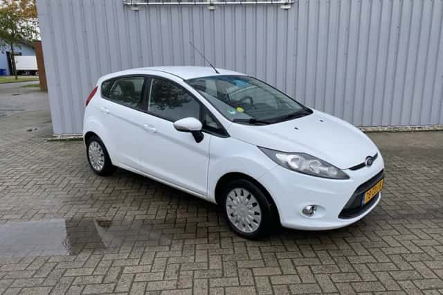 Ford Fiesta (2012) thumbnail 6
