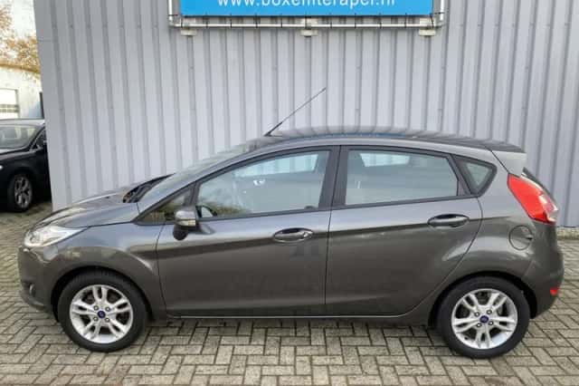 Ford Fiesta (2015) thumbnail 3