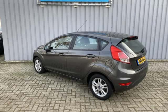 Ford Fiesta (2015) thumbnail 4