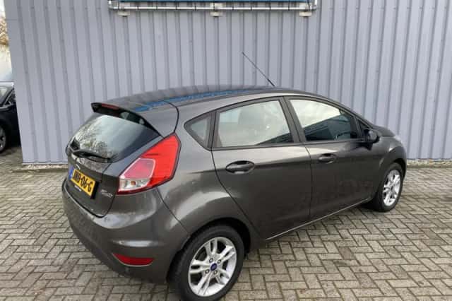 Ford Fiesta (2015) thumbnail 5