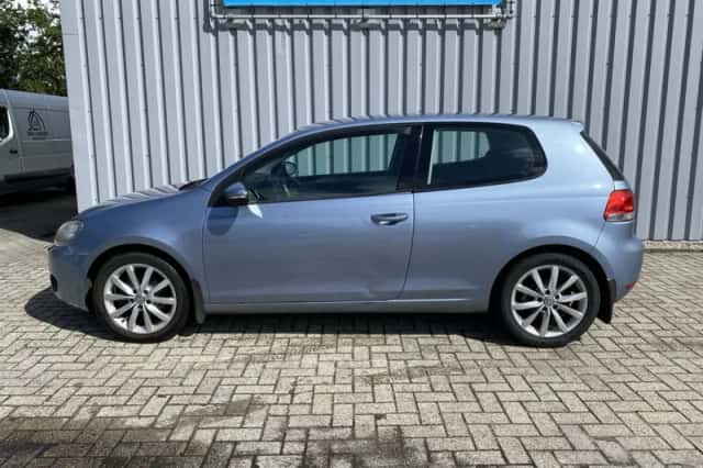 Volkswagen Golf (2011) thumbnail 2
