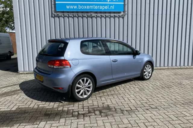 Volkswagen Golf (2011) thumbnail 4