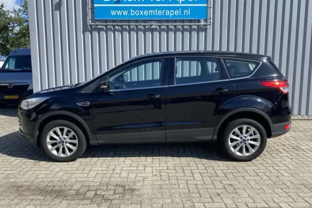 Ford Kuga (2016) thumbnail 2