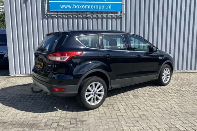 Ford Kuga (2016) thumbnail 4