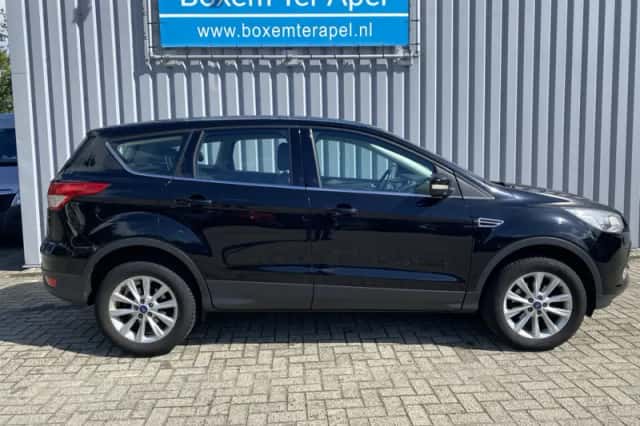 Ford Kuga (2016) thumbnail 5