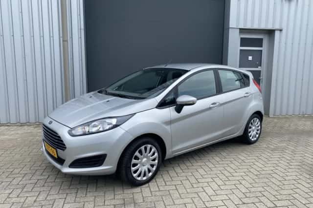 Ford Fiesta (2015) thumbnail 2