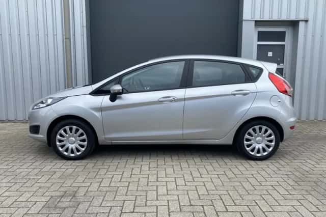 Ford Fiesta (2015) thumbnail 3