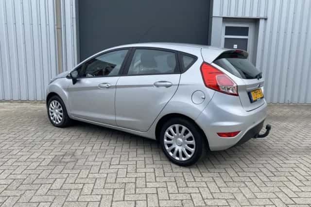 Ford Fiesta (2015) thumbnail 4