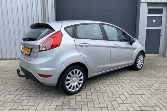 Ford Fiesta (2015) thumbnail 5