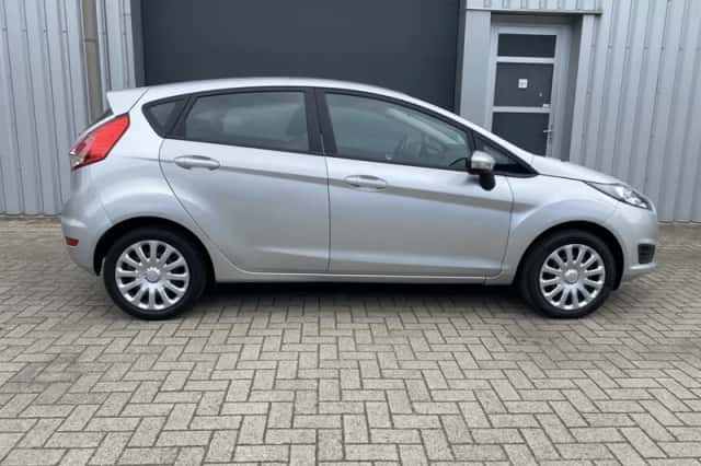 Ford Fiesta (2015) thumbnail 6