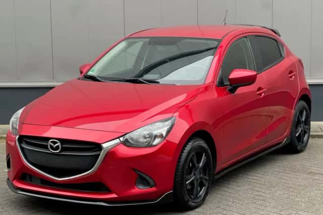 Mazda 2 (2016) thumbnail 2