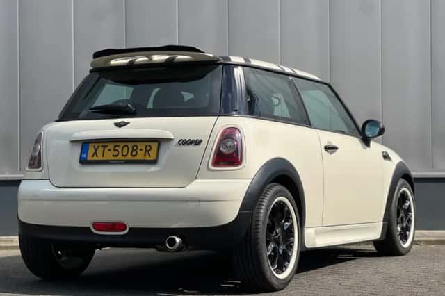 MINI Cooper (2009) thumbnail 3