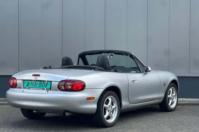 Mazda MX-5 (2001) thumbnail 4
