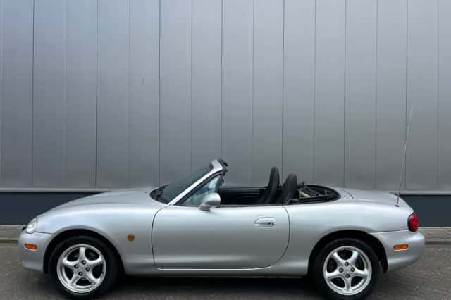 Mazda MX-5 (2001) thumbnail 5