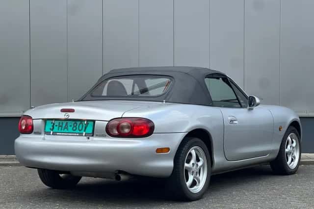 Mazda MX-5 (2001) thumbnail 6