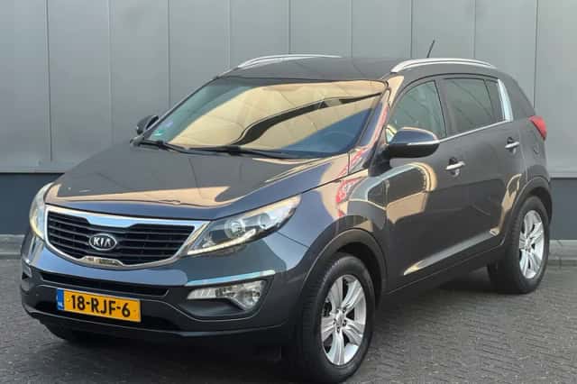 Kia Sportage (2011) thumbnail 2