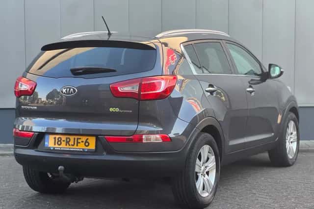 Kia Sportage (2011) thumbnail 3