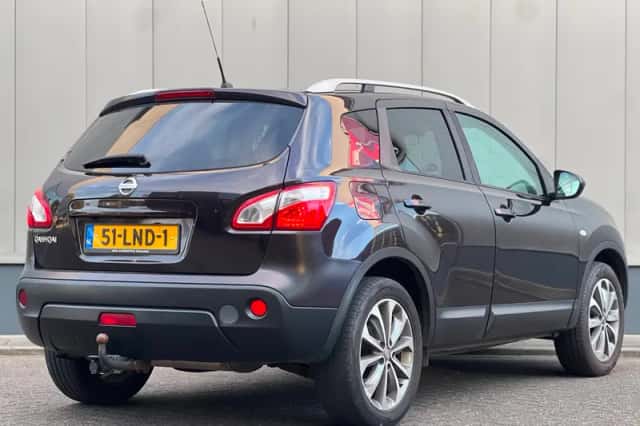 Nissan Qashqai (2010) thumbnail 3