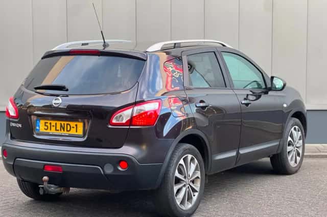 Nissan Qashqai (2010) thumbnail 4