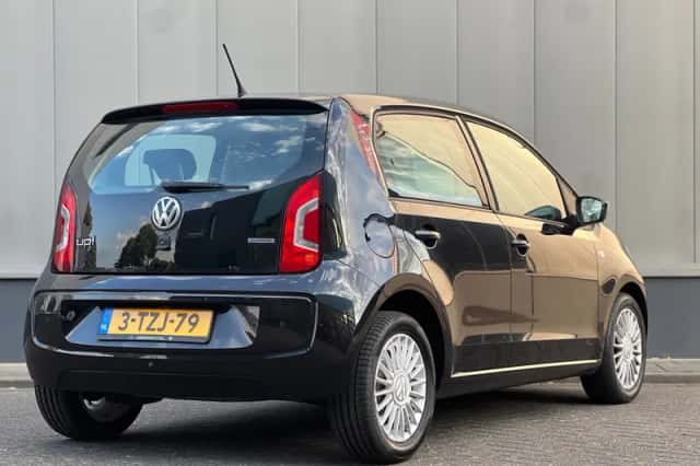 Volkswagen Up! (2014) thumbnail 4