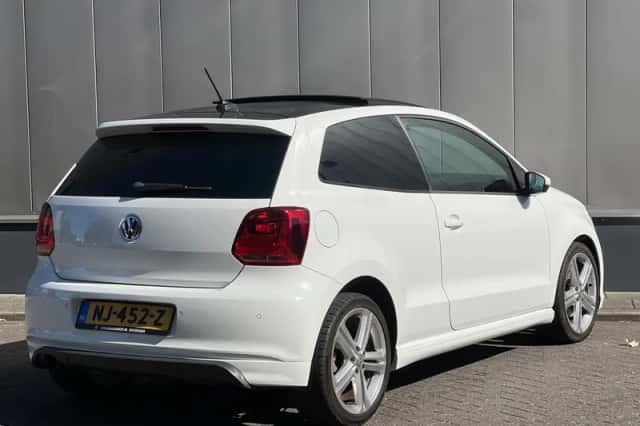Volkswagen Polo (2015) thumbnail 3