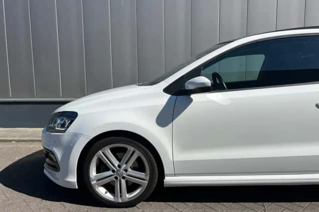 Volkswagen Polo (2015) thumbnail 6