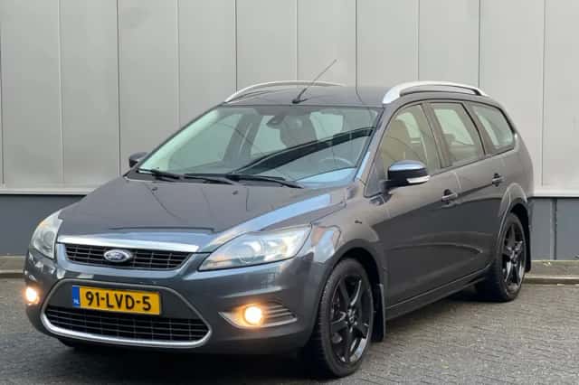 Ford Focus (2010) thumbnail 2