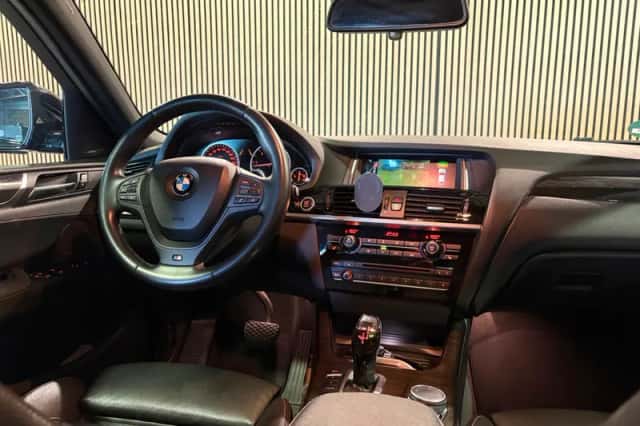 BMW X4 (2016) thumbnail 3