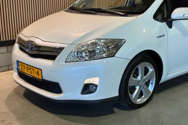 Toyota Auris (2011) thumbnail 6