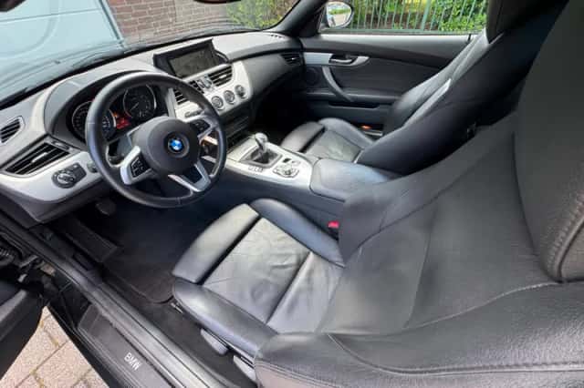 BMW Z4 (2010) thumbnail 2