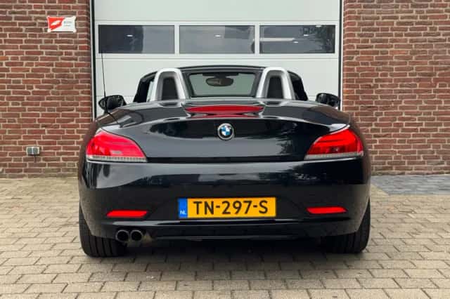 BMW Z4 (2010) thumbnail 5