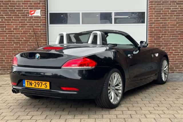 BMW Z4 (2010) thumbnail 6