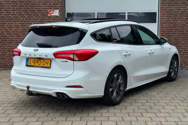 Ford Focus (2021) thumbnail 6