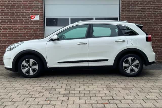Kia Niro (2018) thumbnail 3