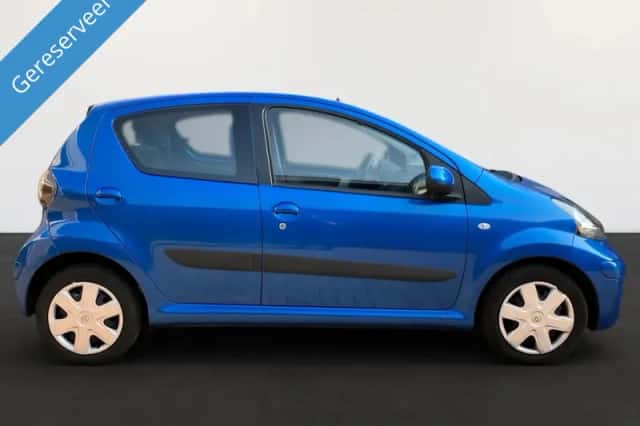 Toyota Aygo (2011) thumbnail 3