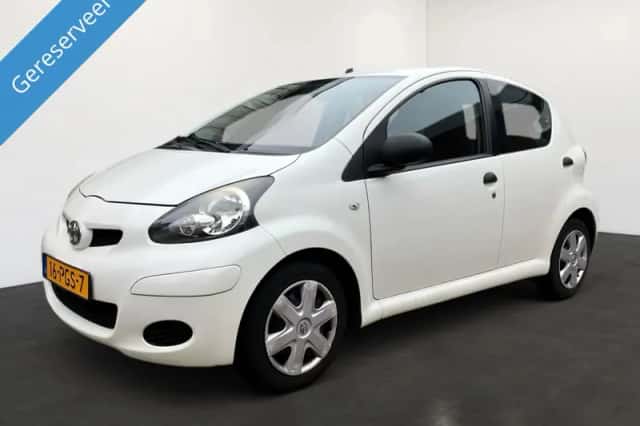 Toyota Aygo (2011) thumbnail 1