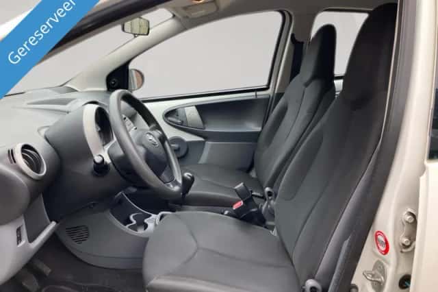 Toyota Aygo (2011) thumbnail 6