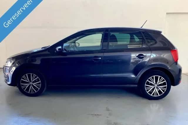 Volkswagen Polo (2016) thumbnail 2