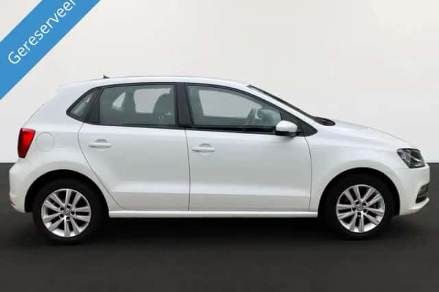 Volkswagen Polo (2016) thumbnail 2