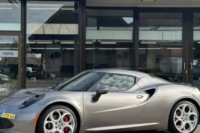 Alfa Romeo 4C (2015) thumbnail 1