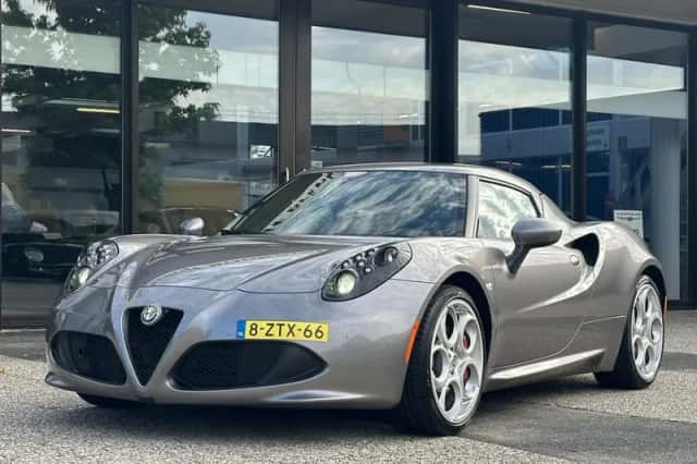 Alfa Romeo 4C (2015) thumbnail 3