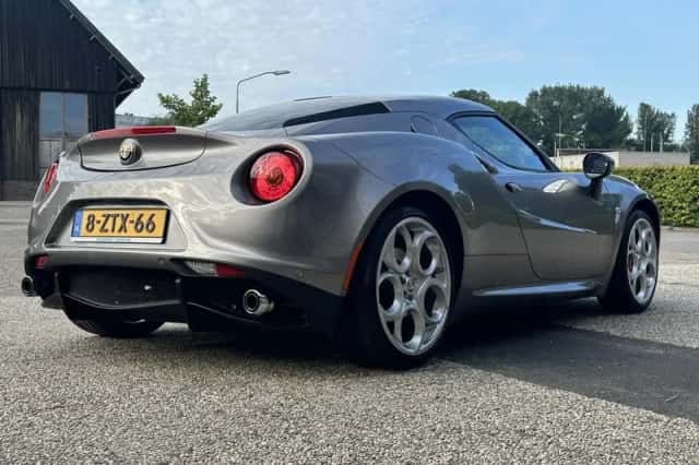 Alfa Romeo 4C (2015) thumbnail 5