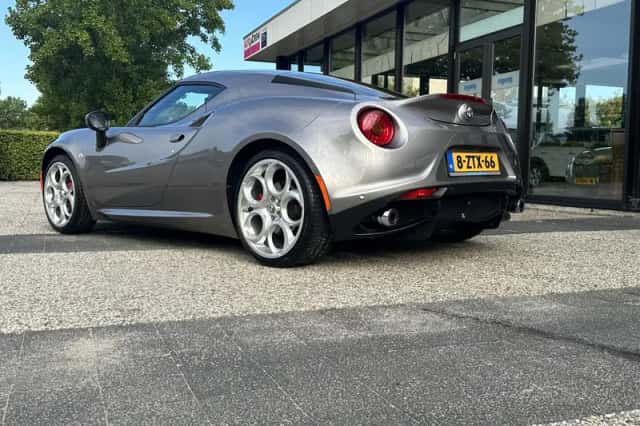 Alfa Romeo 4C (2015) thumbnail 6