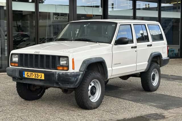 Jeep Cherokee (1999) thumbnail 3