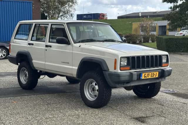 Jeep Cherokee (1999) thumbnail 4